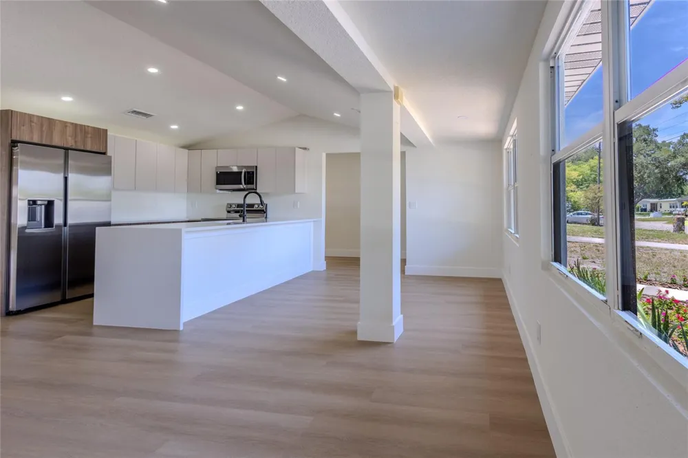 4502 S GRADY AVENUE Tampa, FL 33611