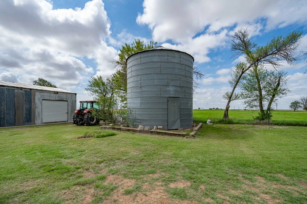 1527 CR 165 Rochester, TX 79544