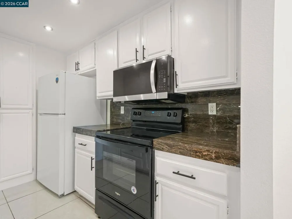 6204 Buena Vista Dr #B Newark, CA 94560