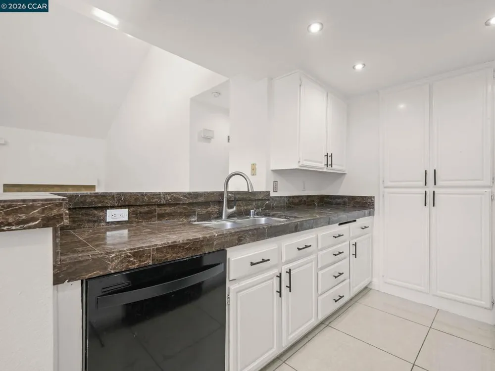6204 Buena Vista Dr #B Newark, CA 94560