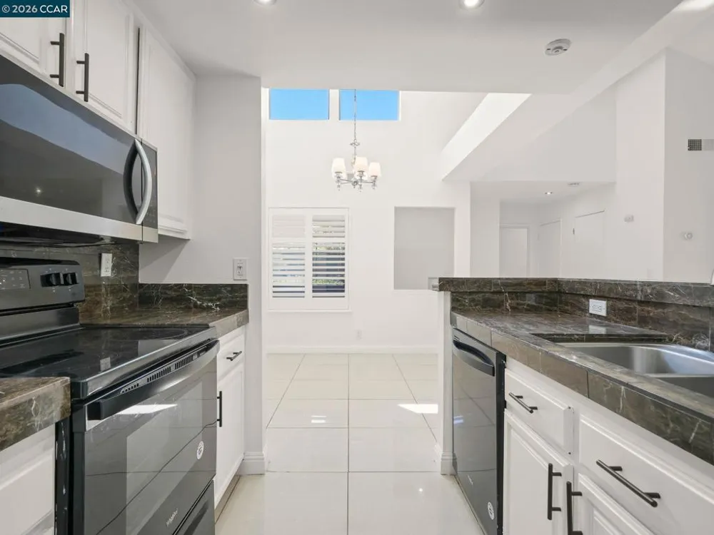 6204 Buena Vista Dr #B Newark, CA 94560