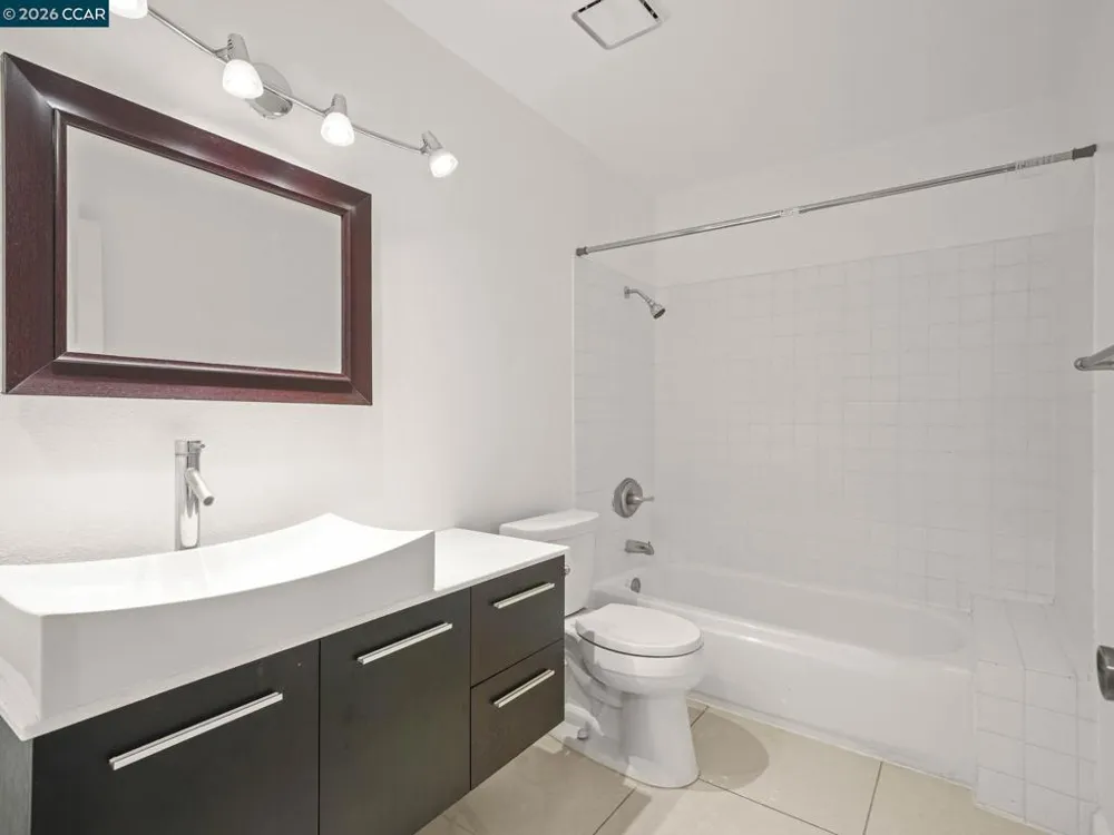 6204 Buena Vista Dr #B Newark, CA 94560