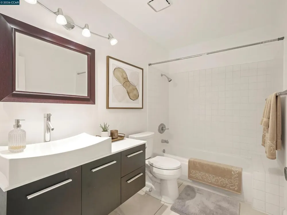6204 Buena Vista Dr #B Newark, CA 94560