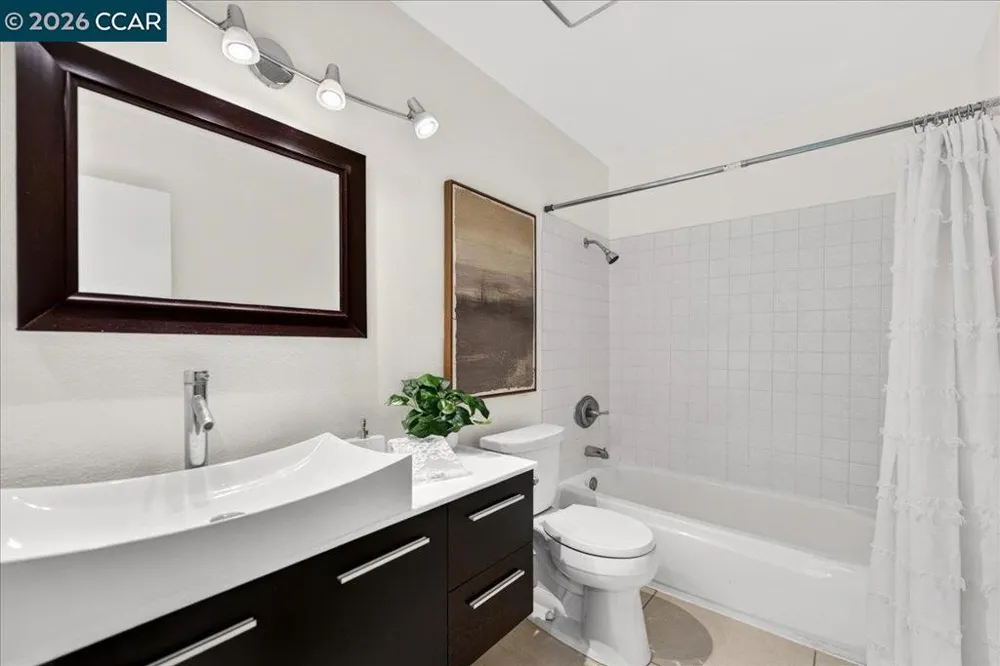 6204 Buena Vista Dr #B Newark, CA 94560