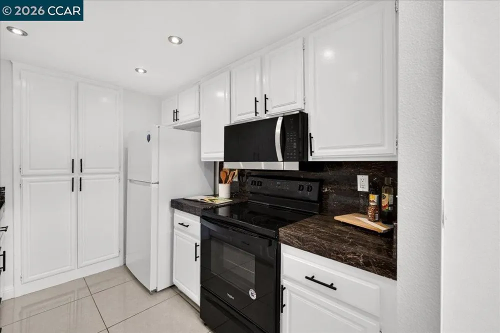 6204 Buena Vista Dr #B Newark, CA 94560
