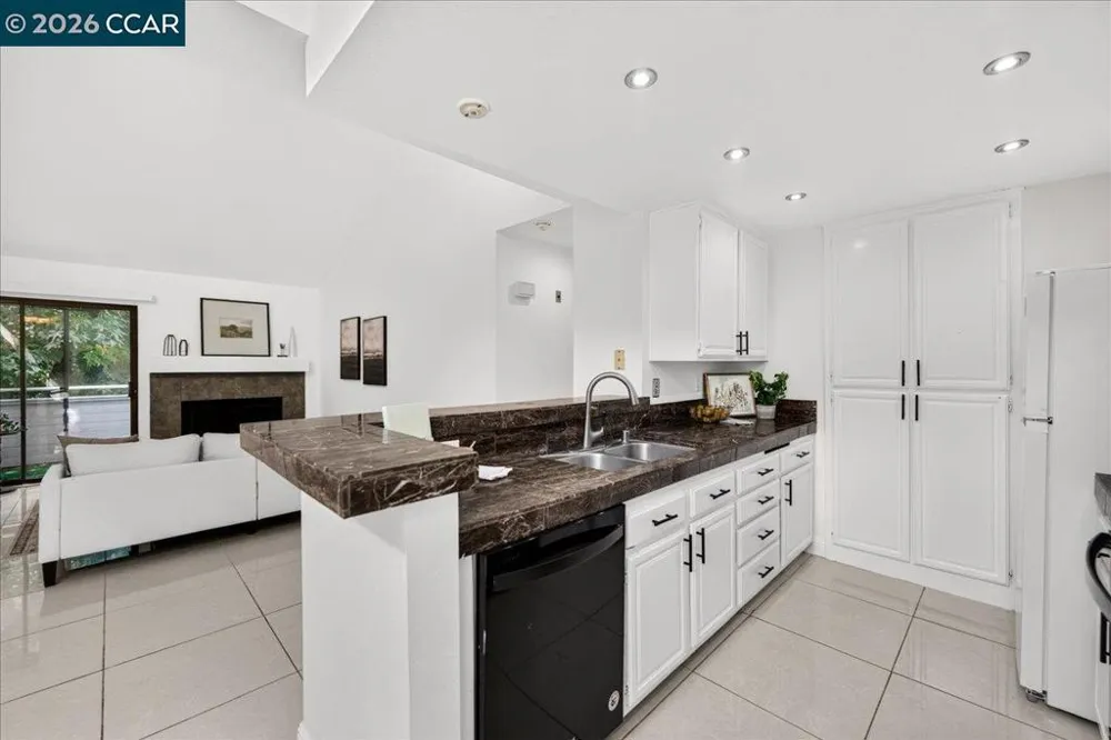 6204 Buena Vista Dr #B Newark, CA 94560