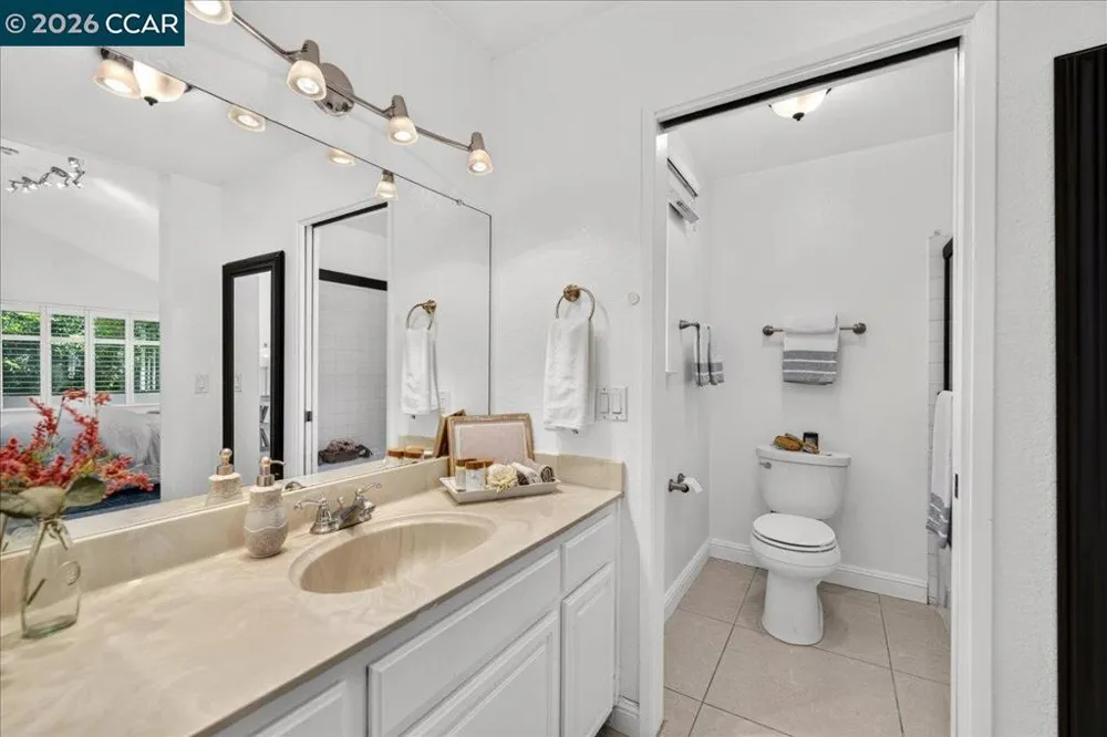 6204 Buena Vista Dr #B Newark, CA 94560