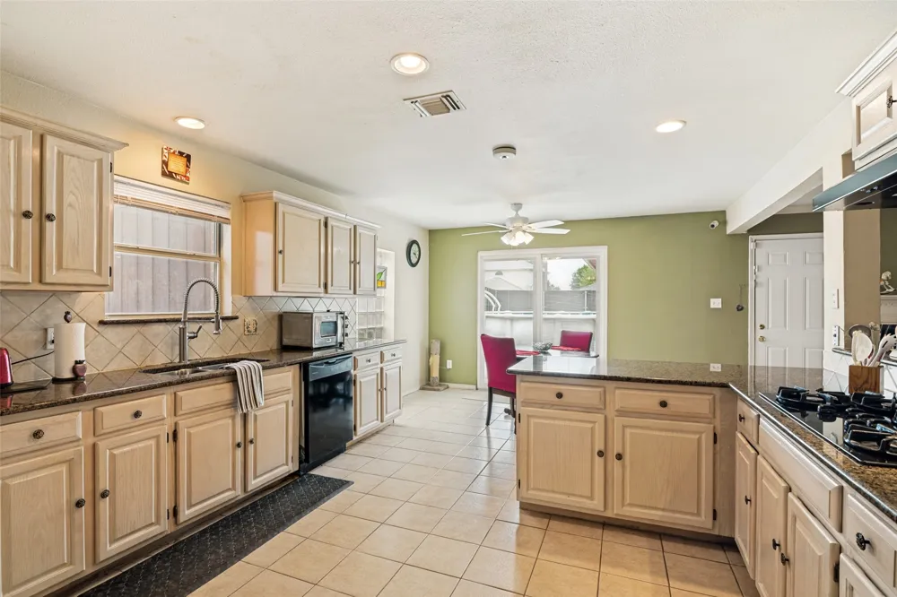 1808 Trinity Hill Mesquite, TX 75181