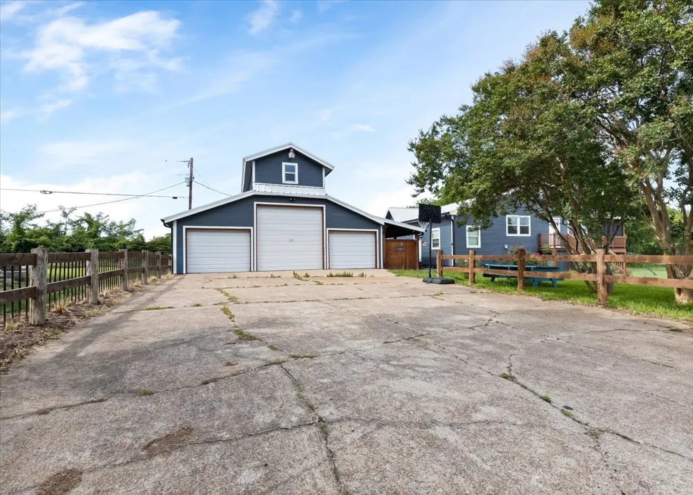 241 Rs County Road 1534 Point, TX 75472