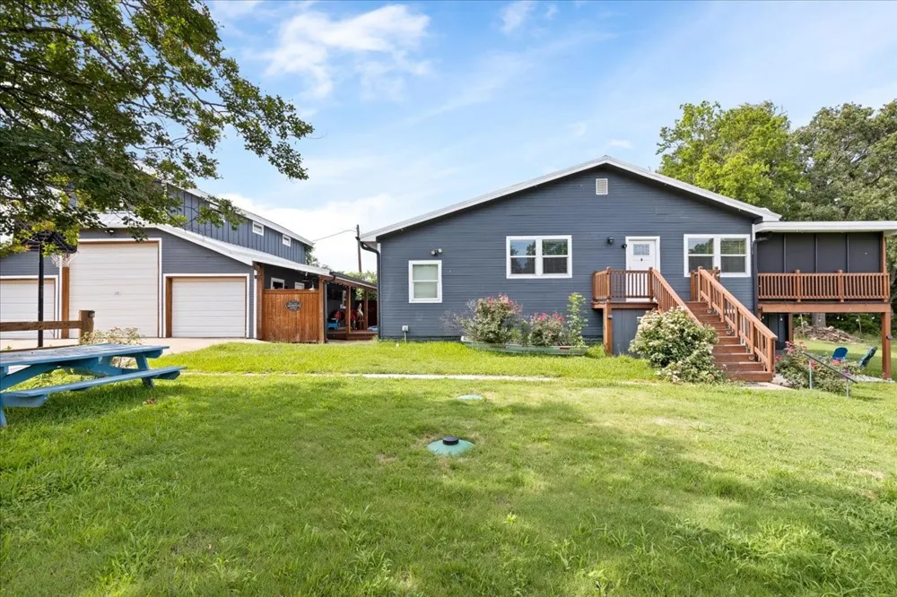 241 Rs County Road 1534 Point, TX 75472