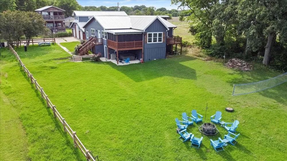 241 Rs County Road 1534 Point, TX 75472