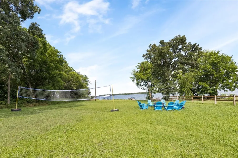 241 Rs County Road 1534 Point, TX 75472