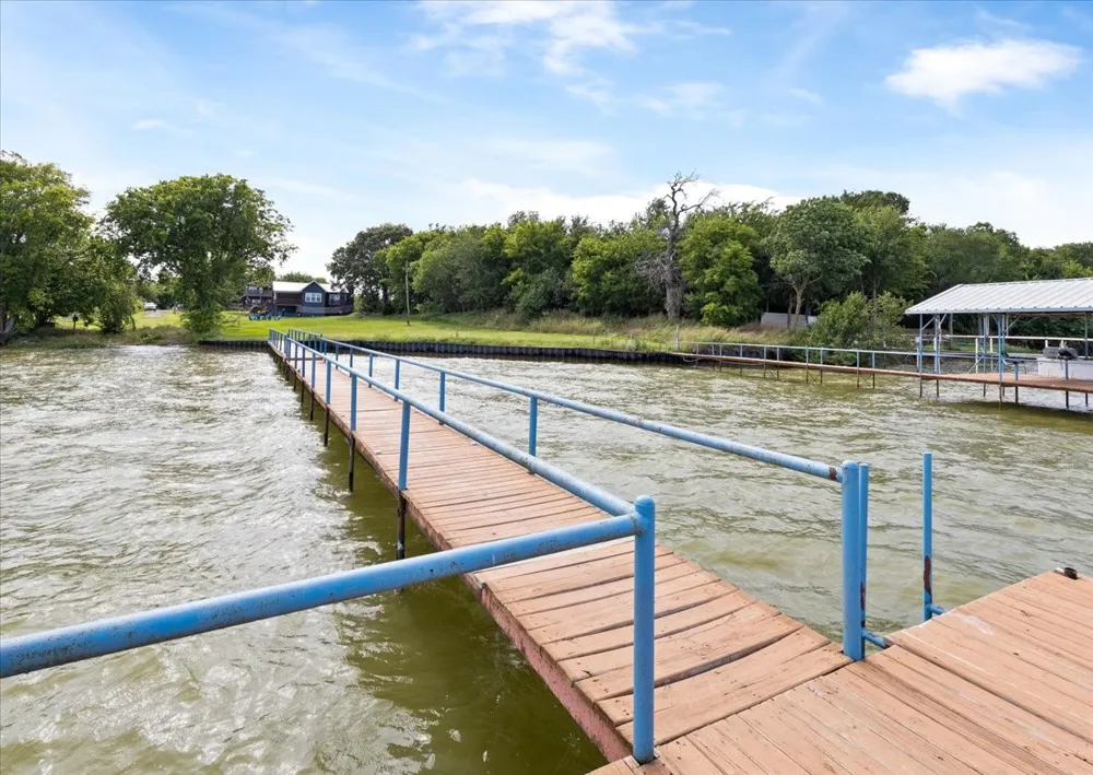 241 Rs County Road 1534 Point, TX 75472