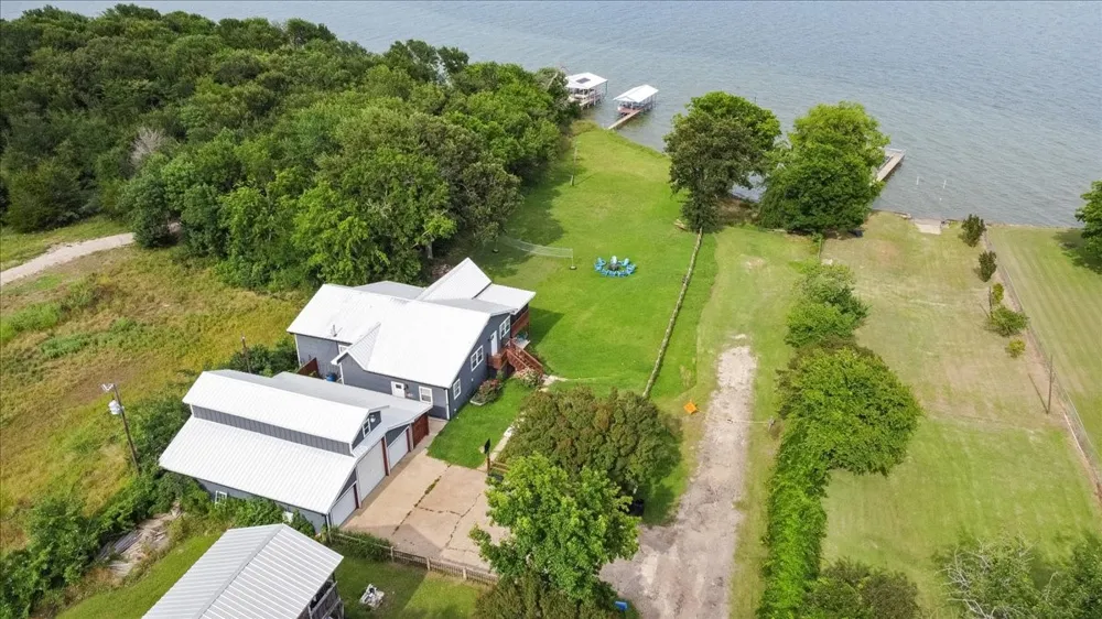 241 Rs County Road 1534 Point, TX 75472