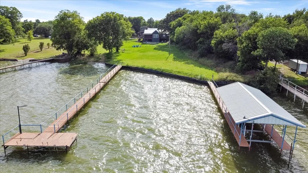 241 Rs County Road 1534 Point, TX 75472