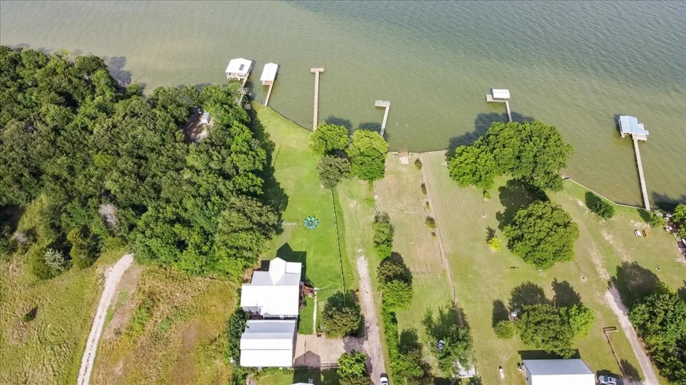 241 Rs County Road 1534 Point, TX 75472