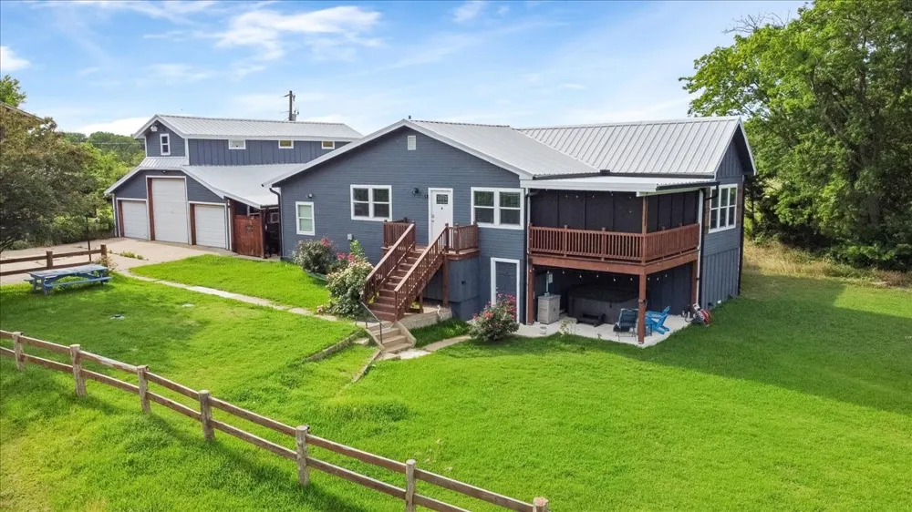 241 Rs County Road 1534 Point, TX 75472
