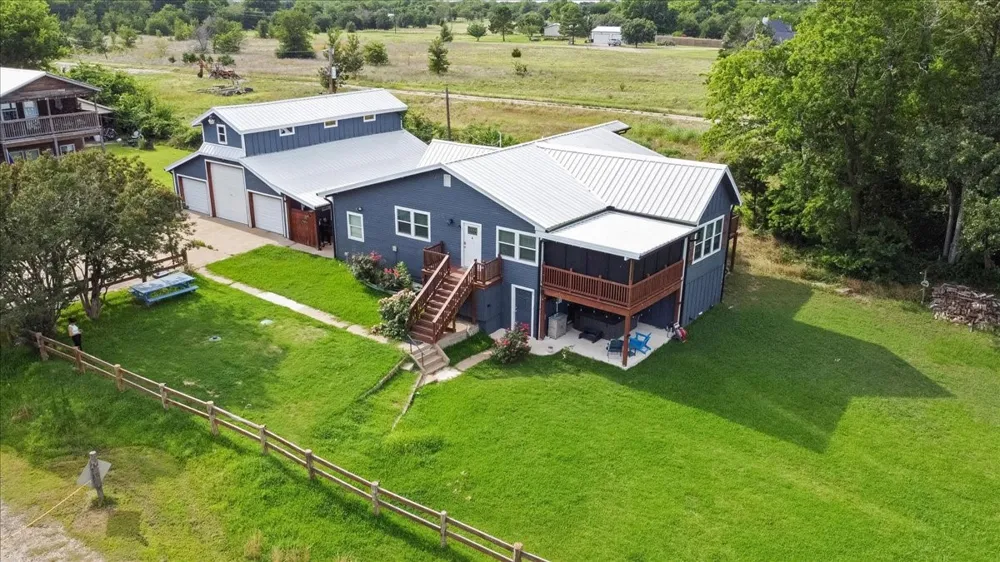 241 Rs County Road 1534 Point, TX 75472