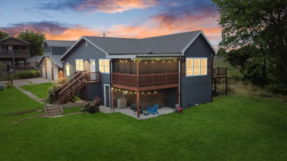 241 Rs County Road 1534 Point, TX 75472