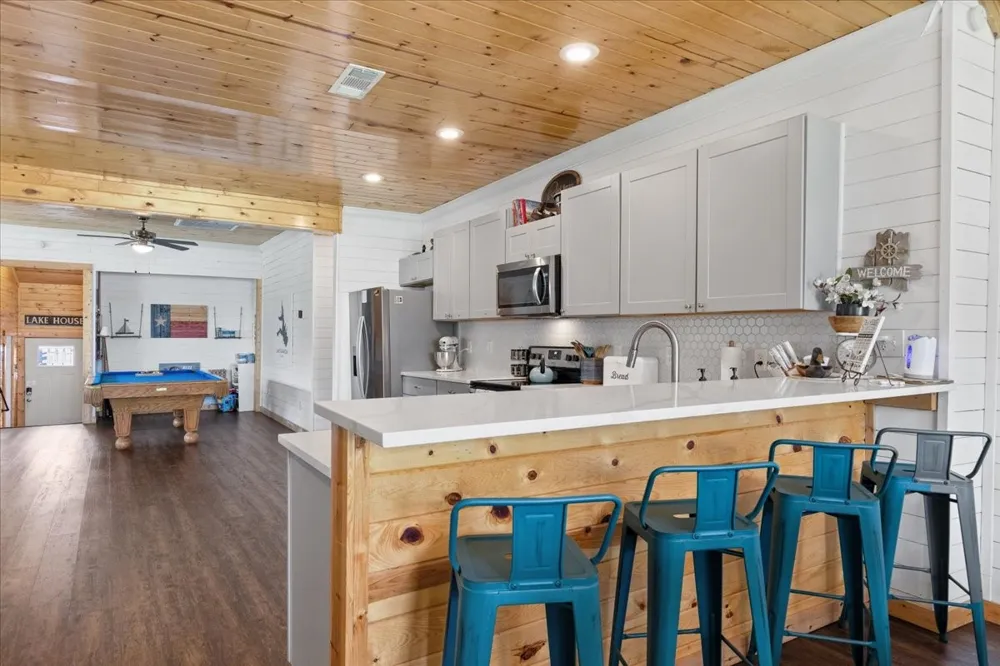 241 Rs County Road 1534 Point, TX 75472