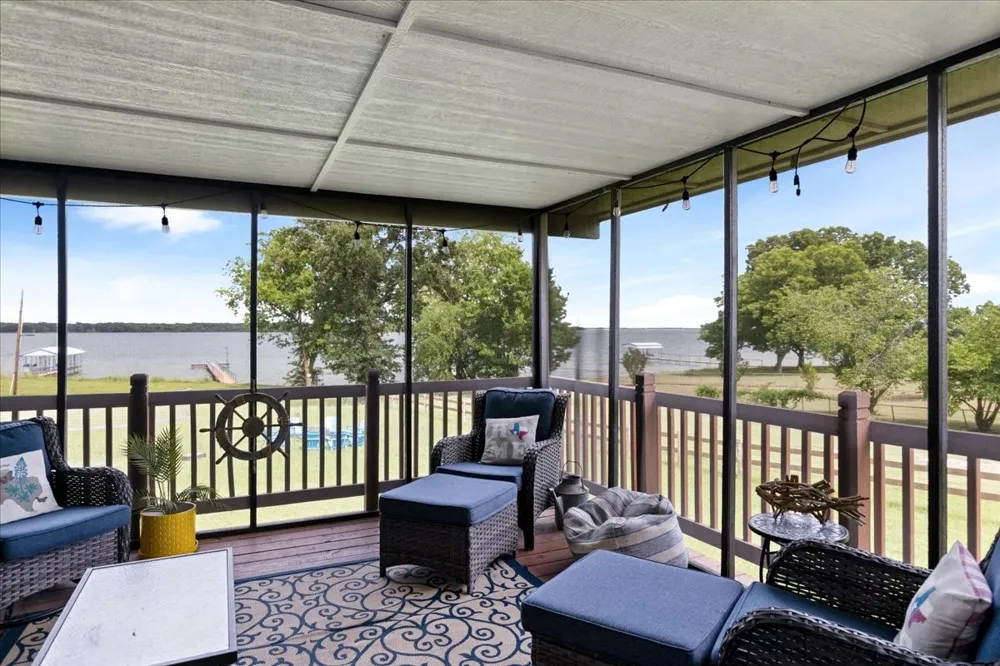 241 Rs County Road 1534 Point, TX 75472