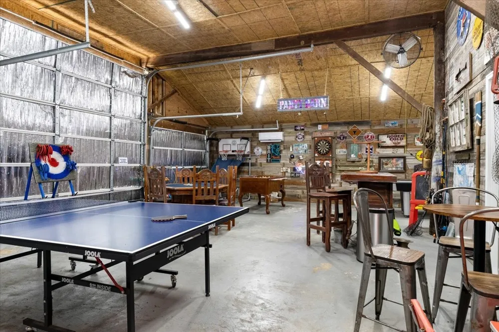 241 Rs County Road 1534 Point, TX 75472