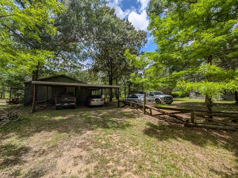 6099 County Road 302 Navasota, TX 77868