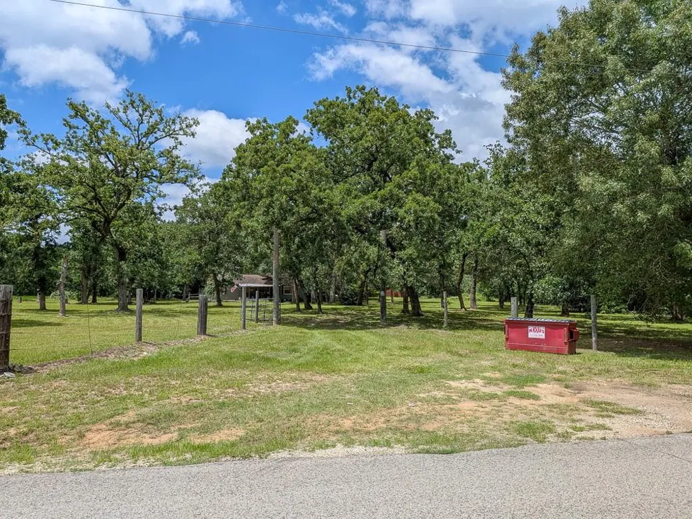 6099 County Road 302 Navasota, TX 77868