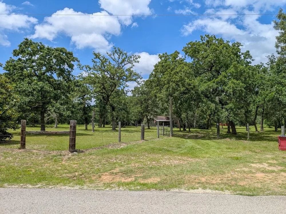 6099 County Road 302 Navasota, TX 77868