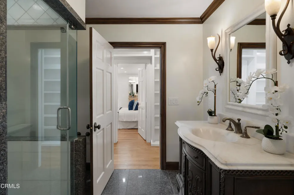 1720 Earlmont Avenue La Canada Flintridge, CA 91011