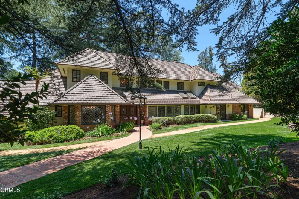 1720 Earlmont Avenue La Canada Flintridge, CA 91011