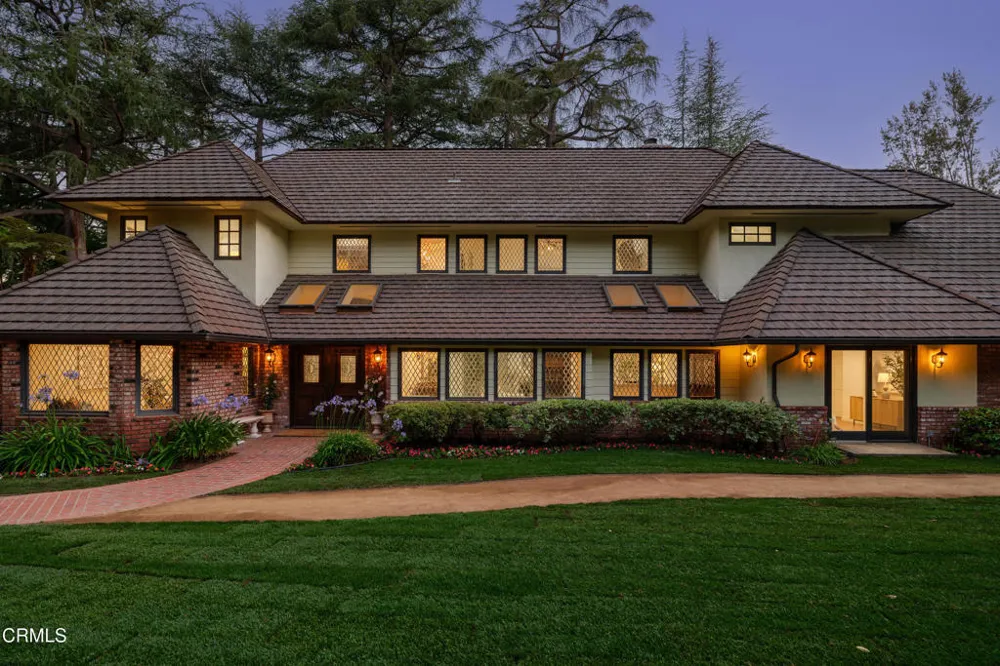 1720 Earlmont Avenue La Canada Flintridge, CA 91011