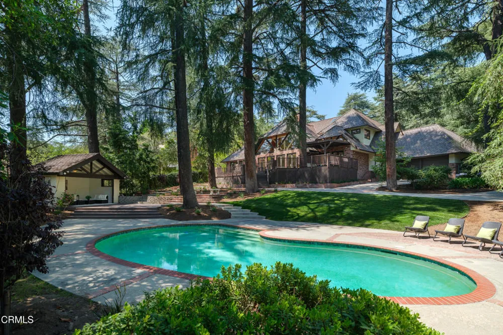 1720 Earlmont Avenue La Canada Flintridge, CA 91011
