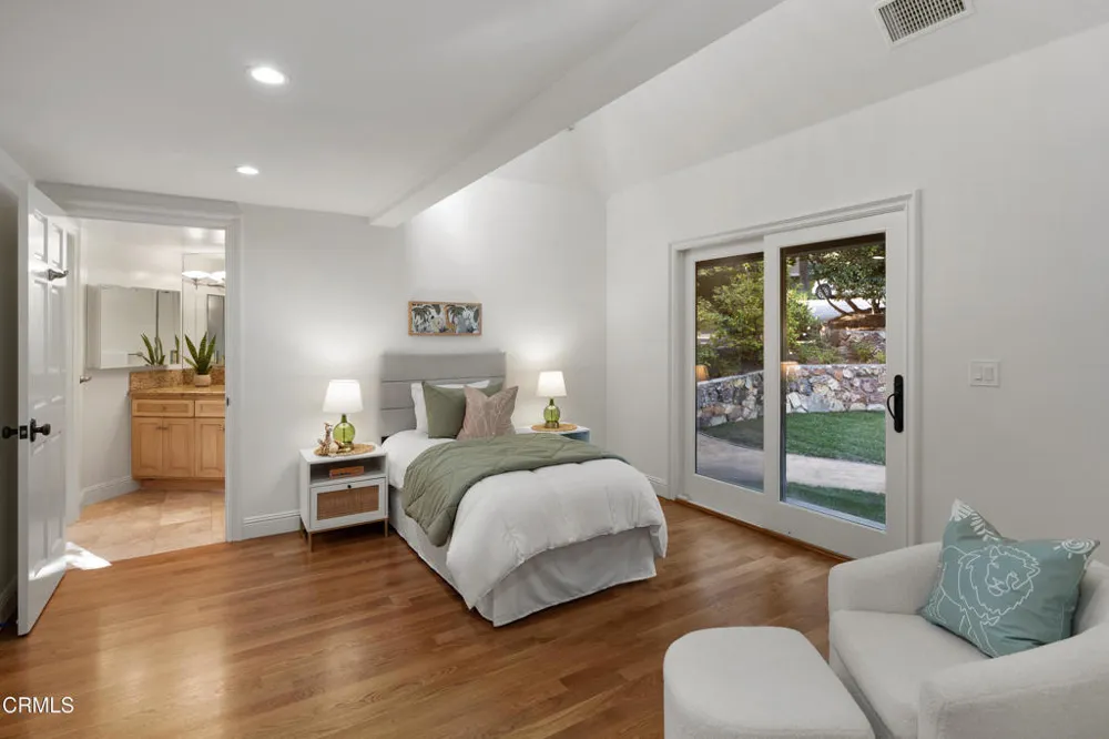 1720 Earlmont Avenue La Canada Flintridge, CA 91011