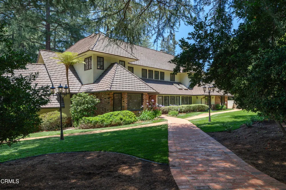 1720 Earlmont Avenue La Canada Flintridge, CA 91011