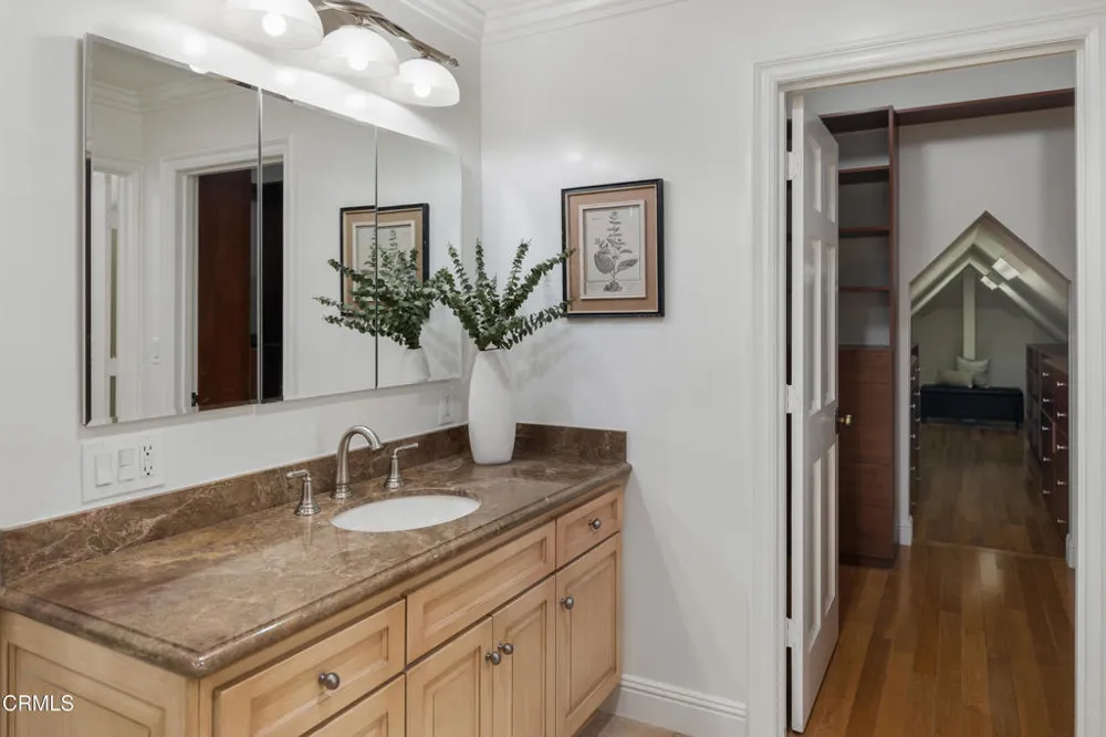 1720 Earlmont Avenue La Canada Flintridge, CA 91011