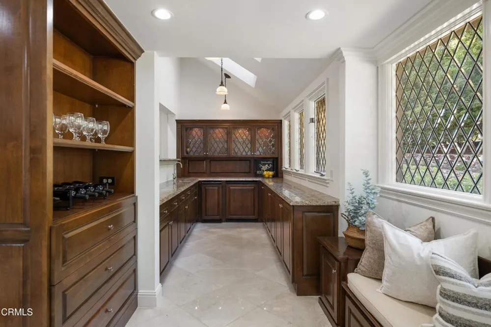 1720 Earlmont Avenue La Canada Flintridge, CA 91011