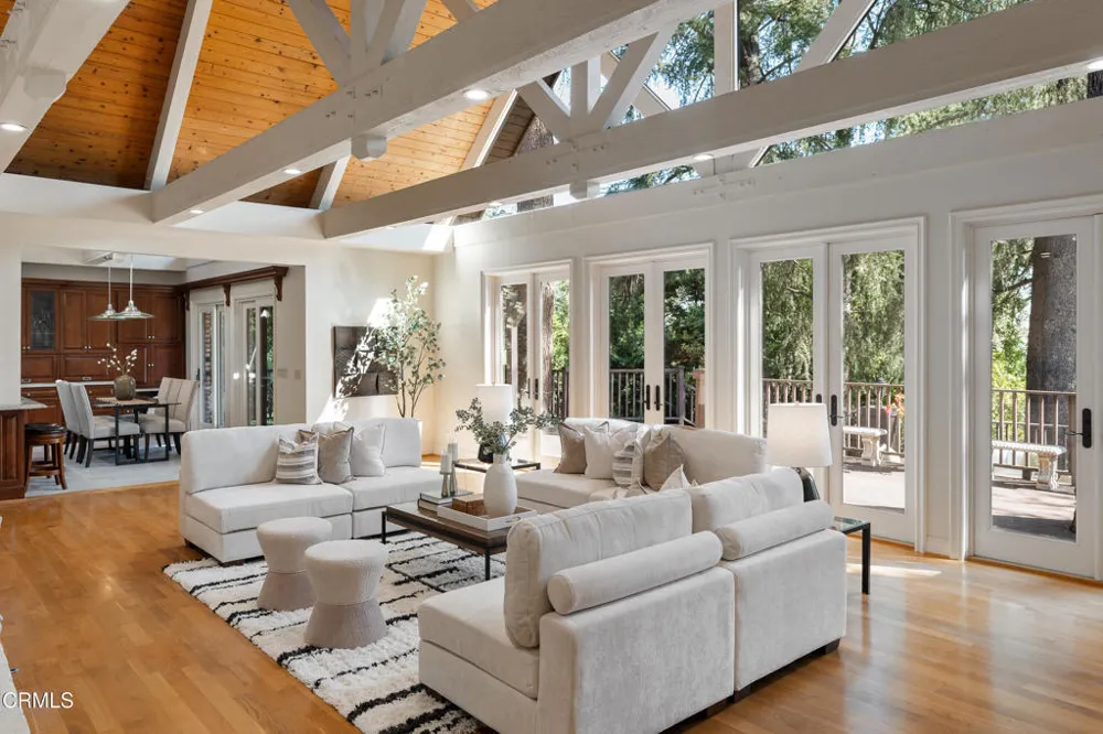 1720 Earlmont Avenue La Canada Flintridge, CA 91011
