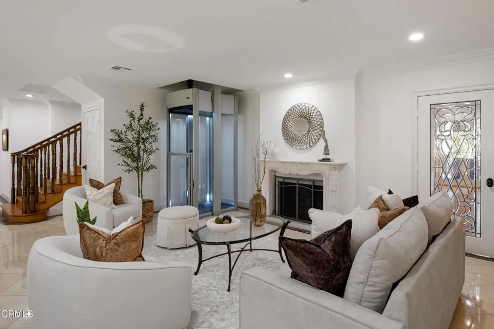 1720 Earlmont Avenue La Canada Flintridge, CA 91011