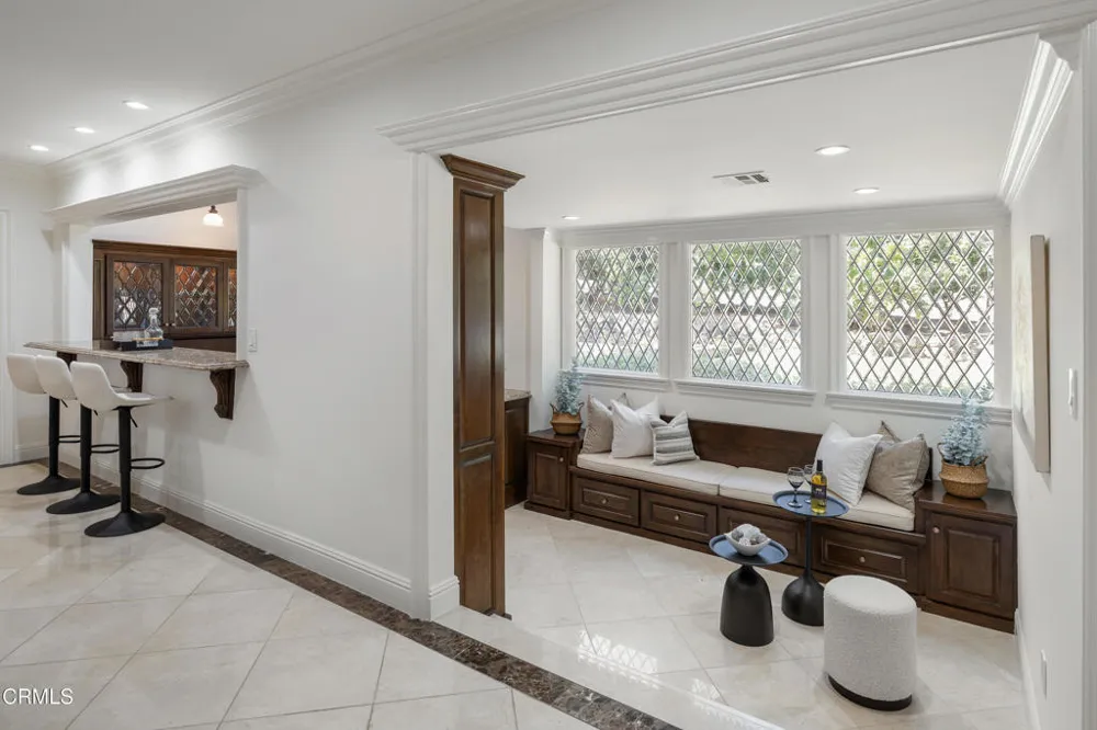1720 Earlmont Avenue La Canada Flintridge, CA 91011