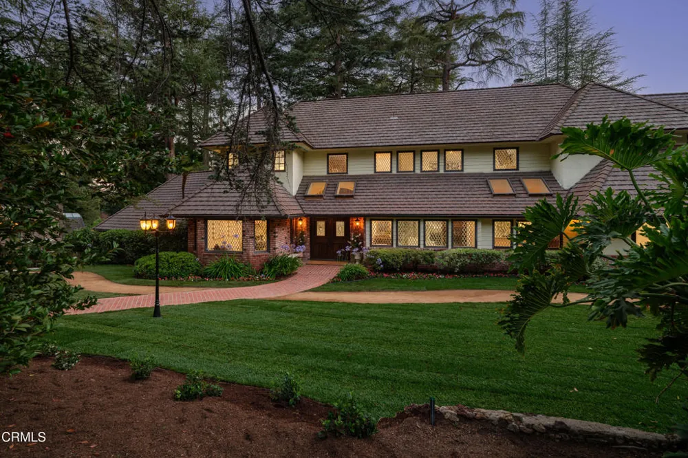 1720 Earlmont Avenue La Canada Flintridge, CA 91011