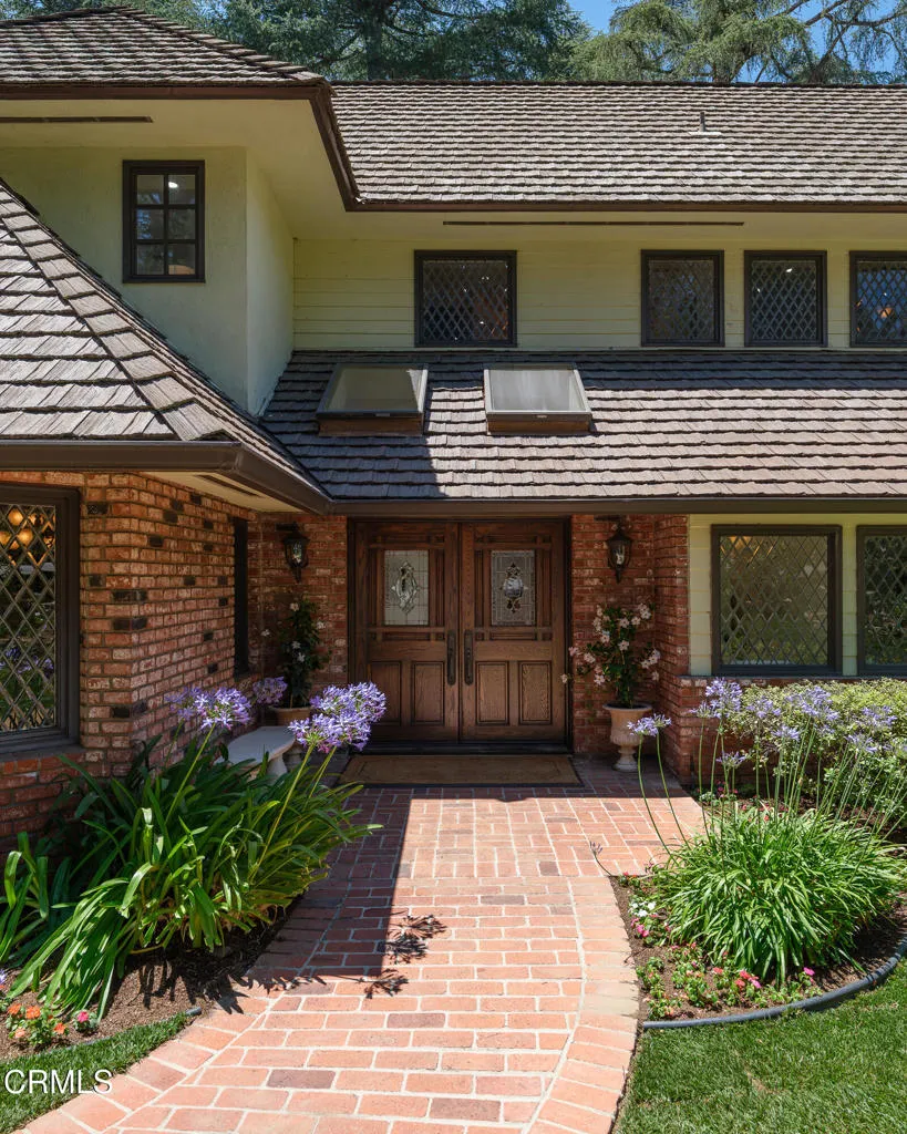 1720 Earlmont Avenue La Canada Flintridge, CA 91011