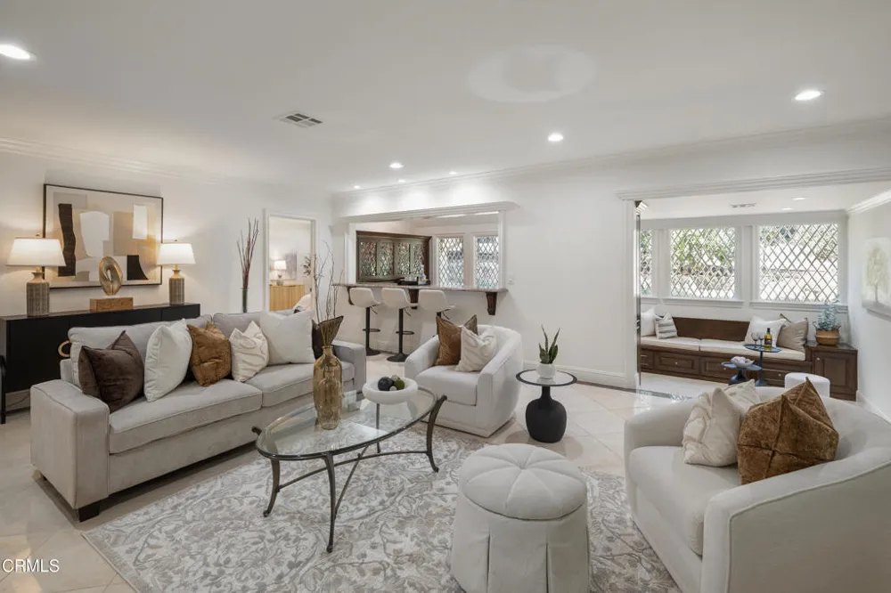 1720 Earlmont Avenue La Canada Flintridge, CA 91011