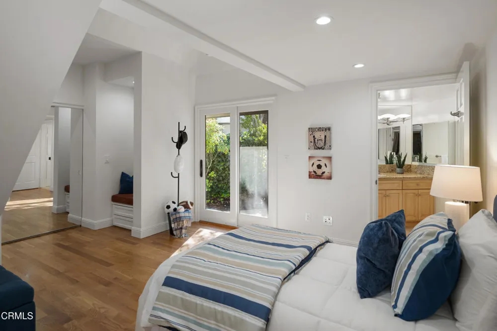 1720 Earlmont Avenue La Canada Flintridge, CA 91011