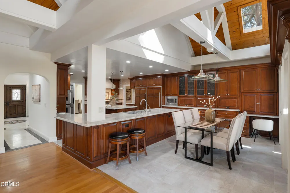 1720 Earlmont Avenue La Canada Flintridge, CA 91011