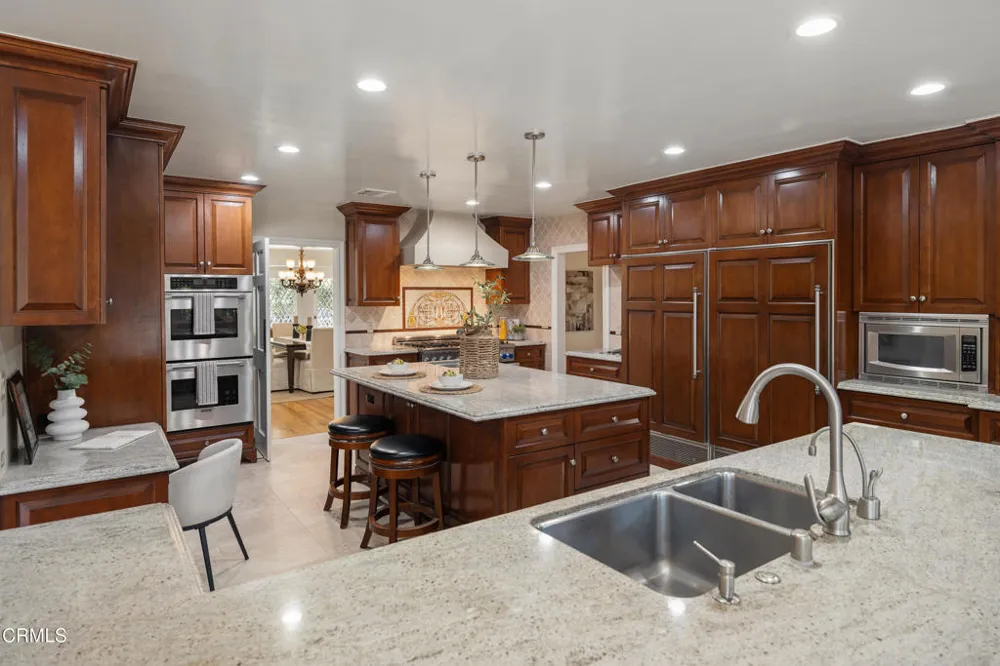 1720 Earlmont Avenue La Canada Flintridge, CA 91011