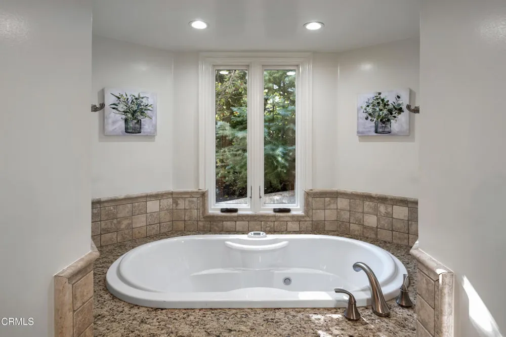 1720 Earlmont Avenue La Canada Flintridge, CA 91011