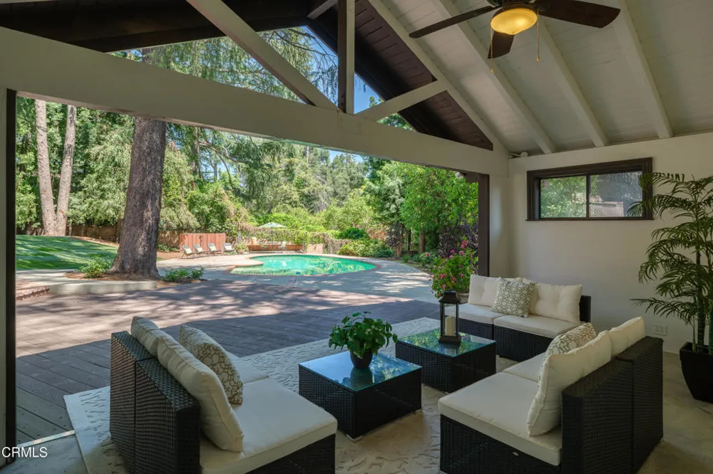 1720 Earlmont Avenue La Canada Flintridge, CA 91011