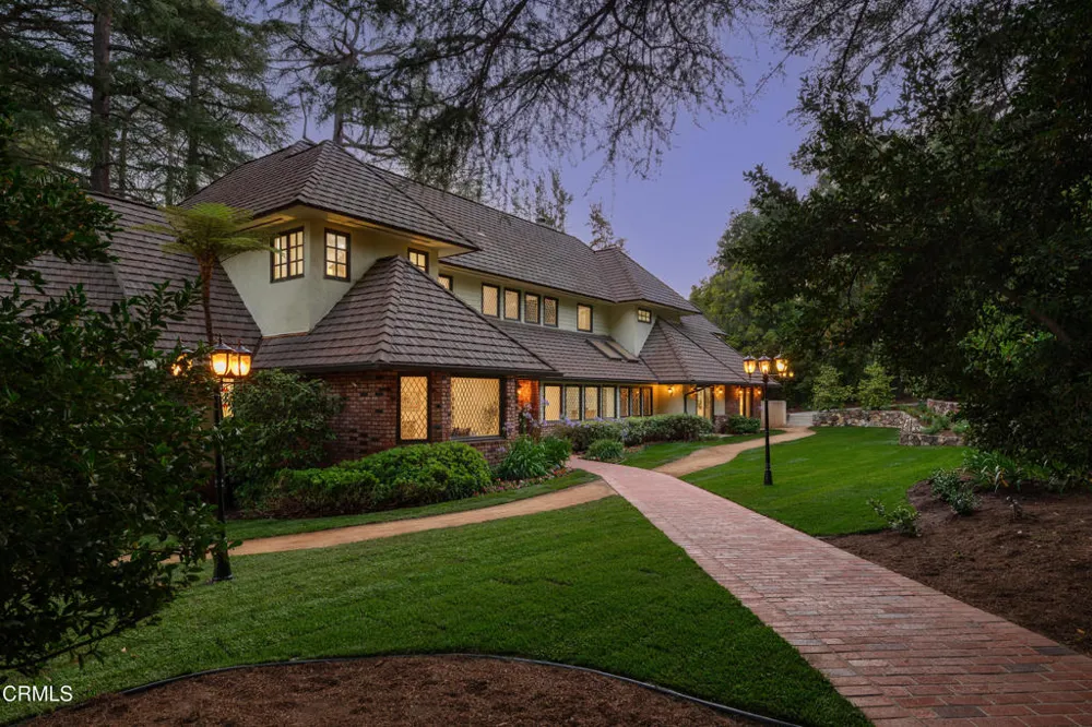 1720 Earlmont Avenue La Canada Flintridge, CA 91011