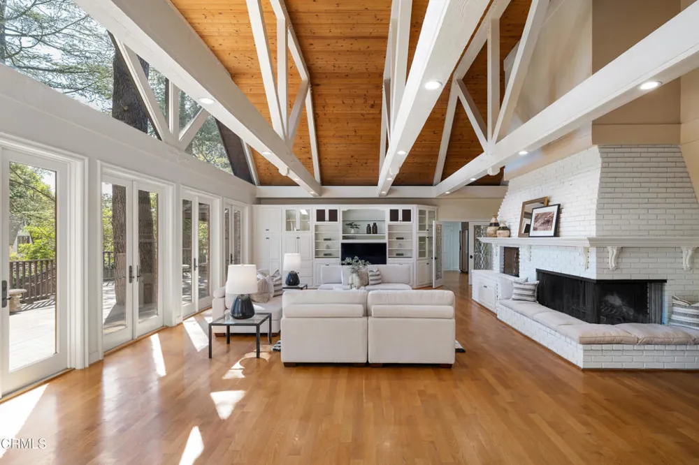 1720 Earlmont Avenue La Canada Flintridge, CA 91011